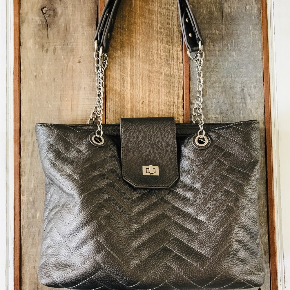 Black quilted pleather purse, excellent condition